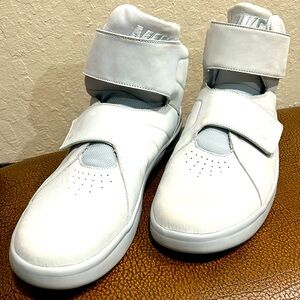 Rare Strap-laden Marxian inspired by the Huarache 2k4 first worn by Kobe!